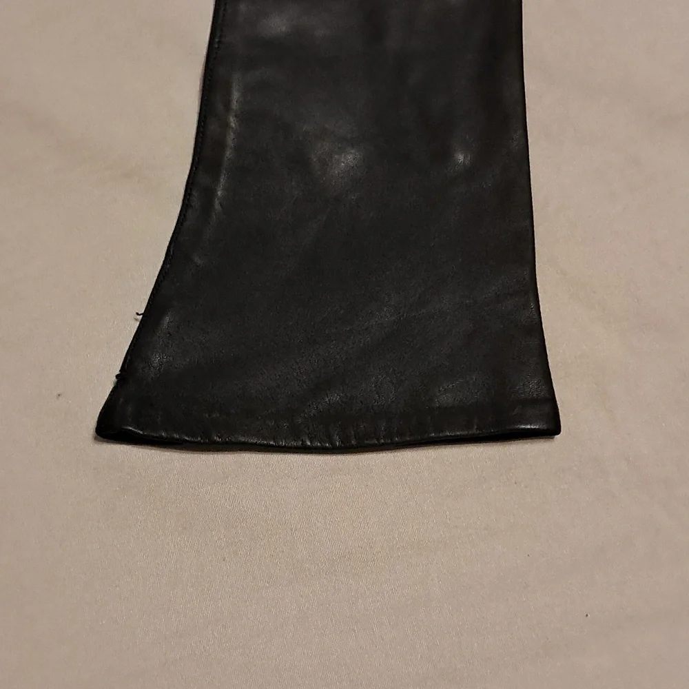 Fownes Women Black Leather Gloves with 100% Silk Lining Fitted Elegant Driving - Picture 7 of 9